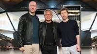 El cofundador de OpenAI Greg Brockman junto a Jensen Huang de Nvidia y el CEO de OpenAI Sam Altman - Crédito: OpenAI